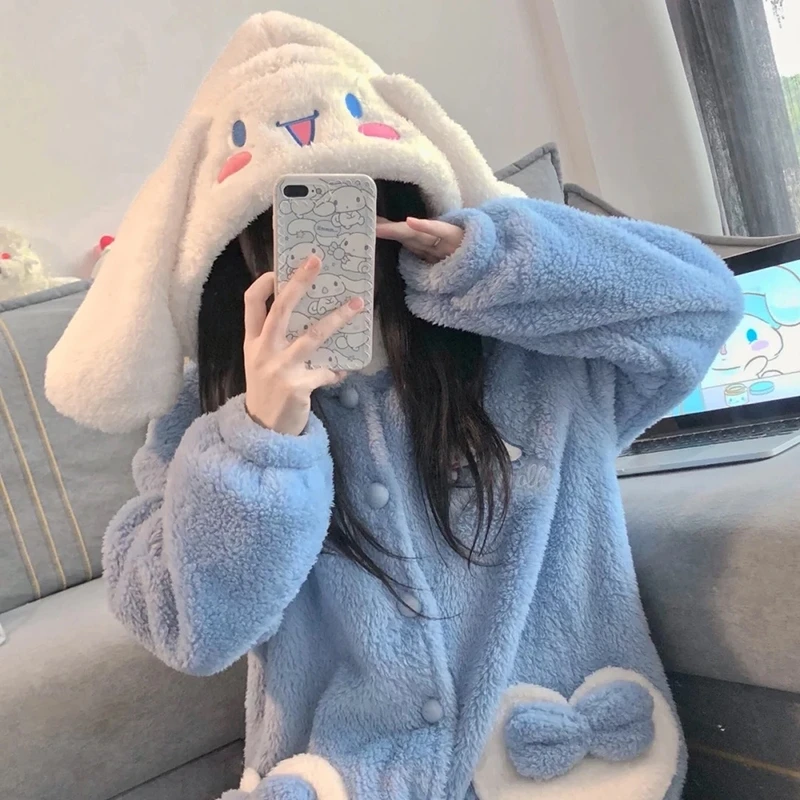 Pijama peludo con lazo bonito de Cinnamoroll Kawaii Sanrio, ropa de dormir larga de felpa de Anime para parejas, otoño e invierno, novedad