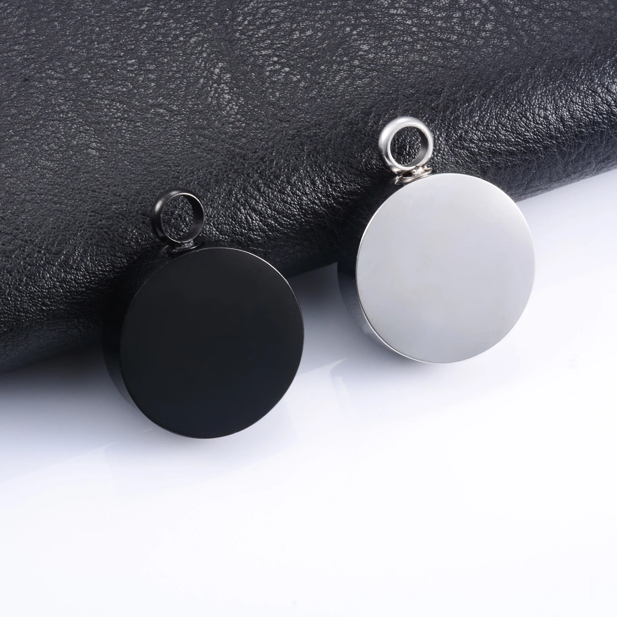 Round Cremation Stainless Steel Urn Pendant Necklace for Pet Ashes Container Keepsake Chain Charms Funeral Jewelry Accessories