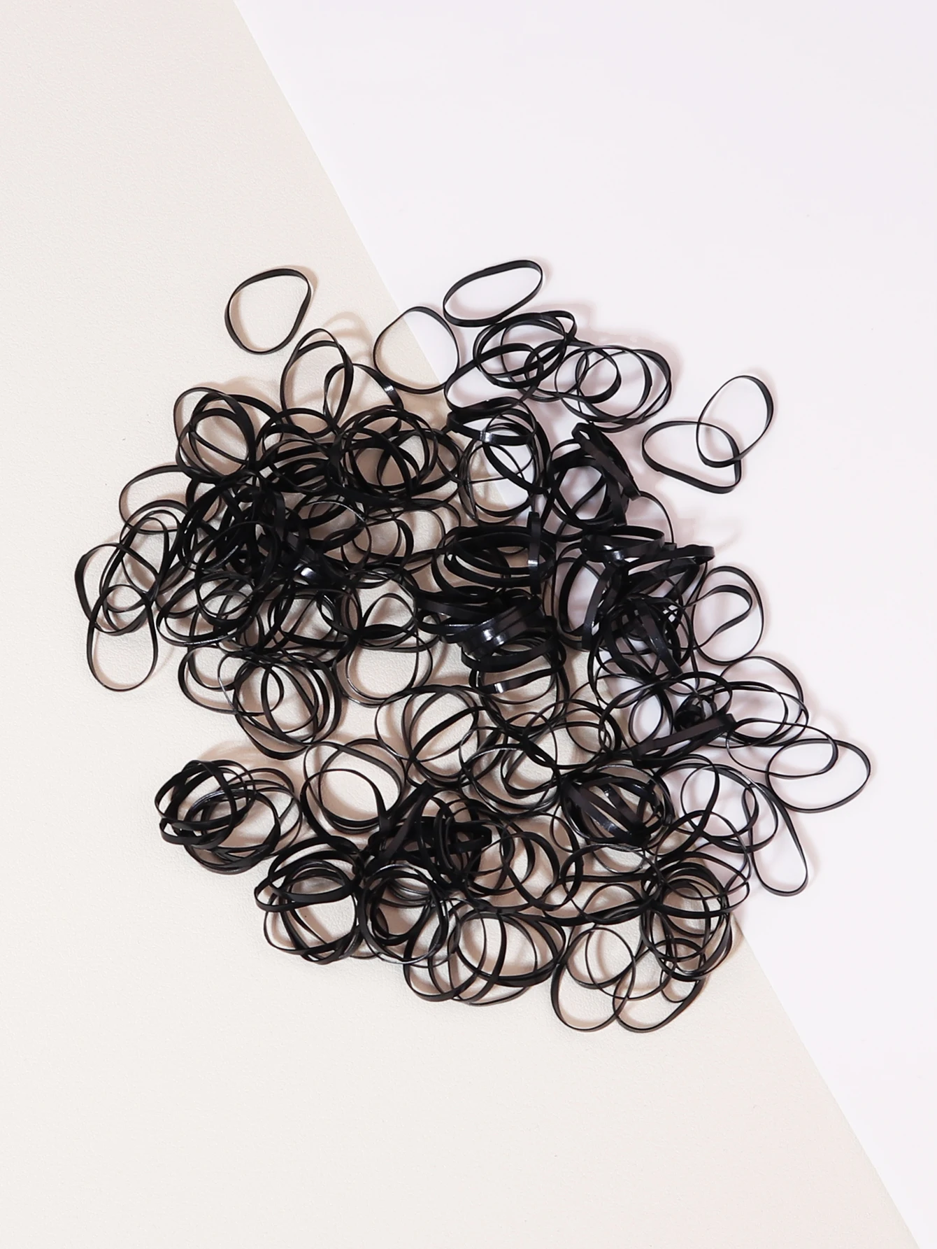 500pcs black elastic rubber bands for women\'s hair salon tools with ponytail hairstyle and small braid design