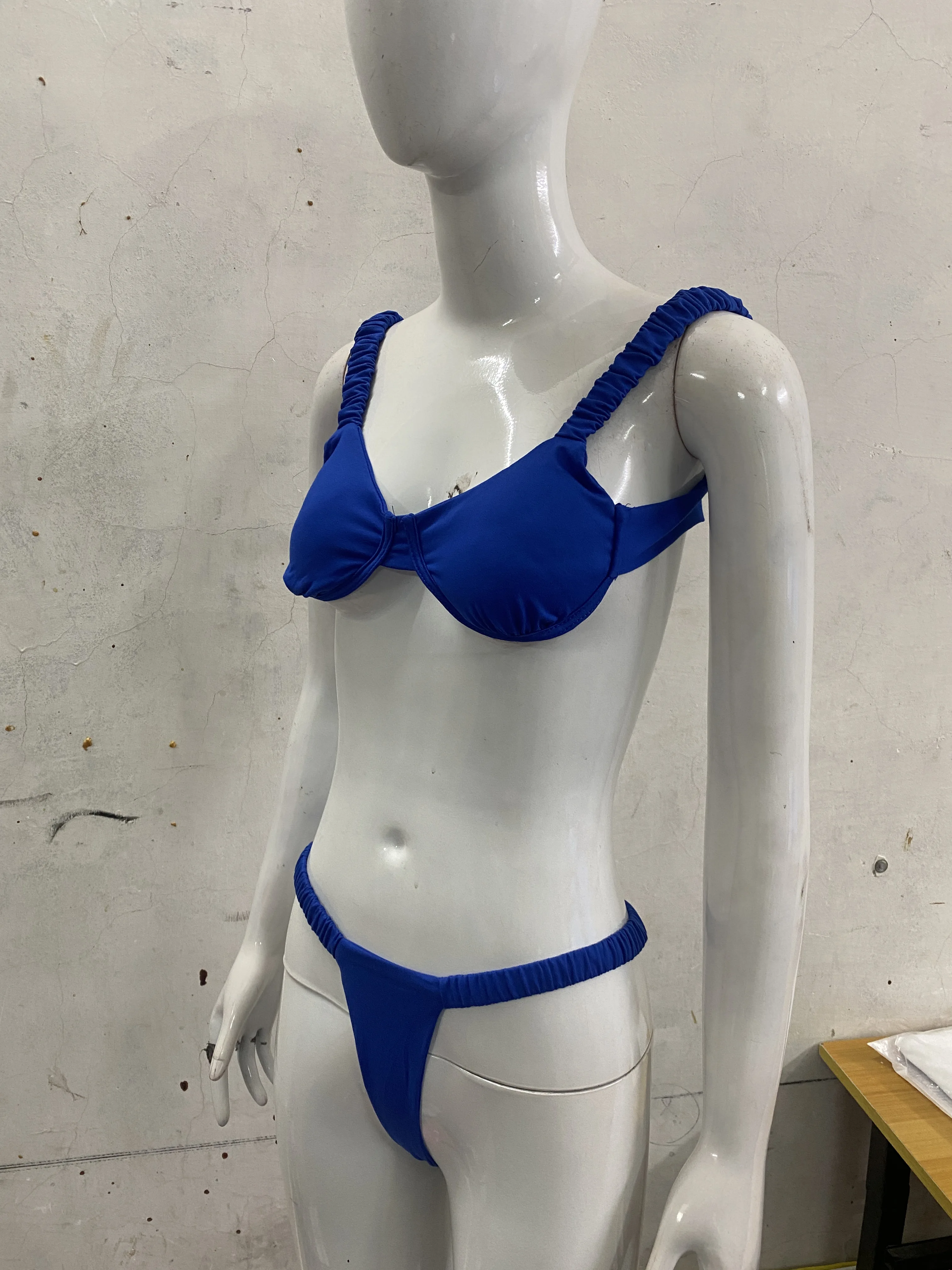 بيكيني مثلث للنساء بدون ظهر بلون سادة ملابس سباحة منقسمة لقضاء العطلات على الشاطئ ملابس صيفية بنمط جديد