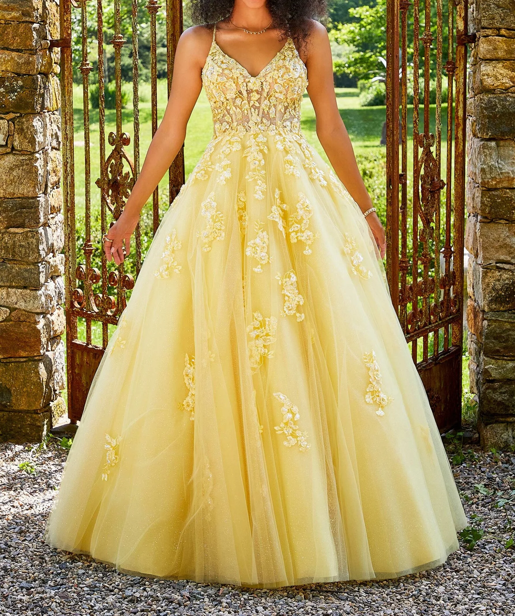 Vestido de baile amarillo con apliques de tul para quinceañera, vestido de noche con cuello en V, sin mangas, Espalda descubierta, largo hasta el suelo, hermoso