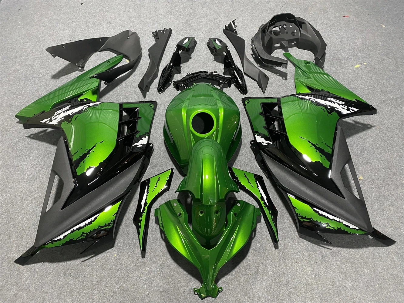 Motorcycle Fairing Kit Suitable for Kawasaki Ninja 250 Ninja 300 13-17 EX250 EX300 2013-2015 2016 2017 Fairing Metallic green