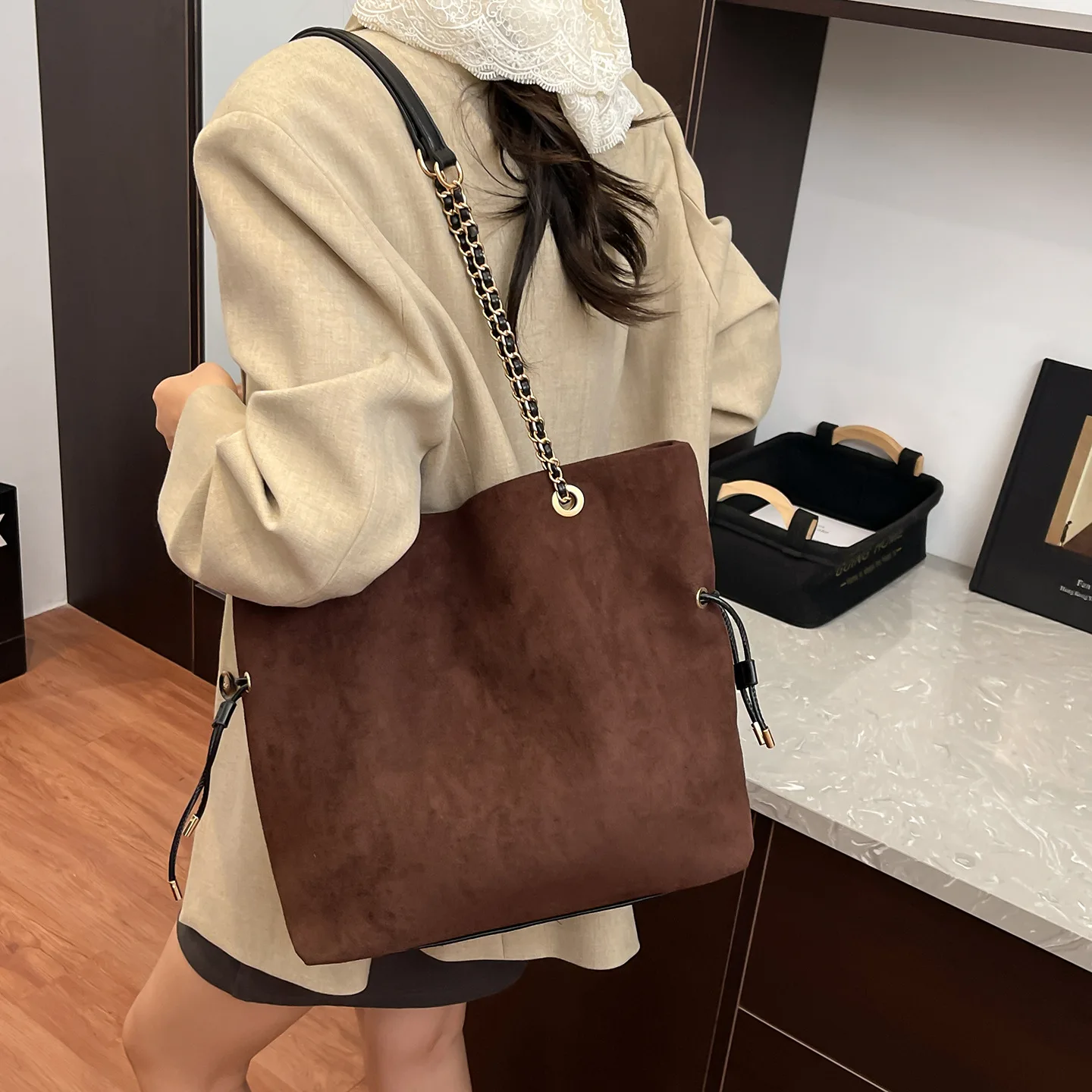 

2025 Minimalist Shoulder Bag, Niche Top Handle Purse for Women, Luxe Crossbody Tote, Versatile Day-to-Night Bag, Textured Sling