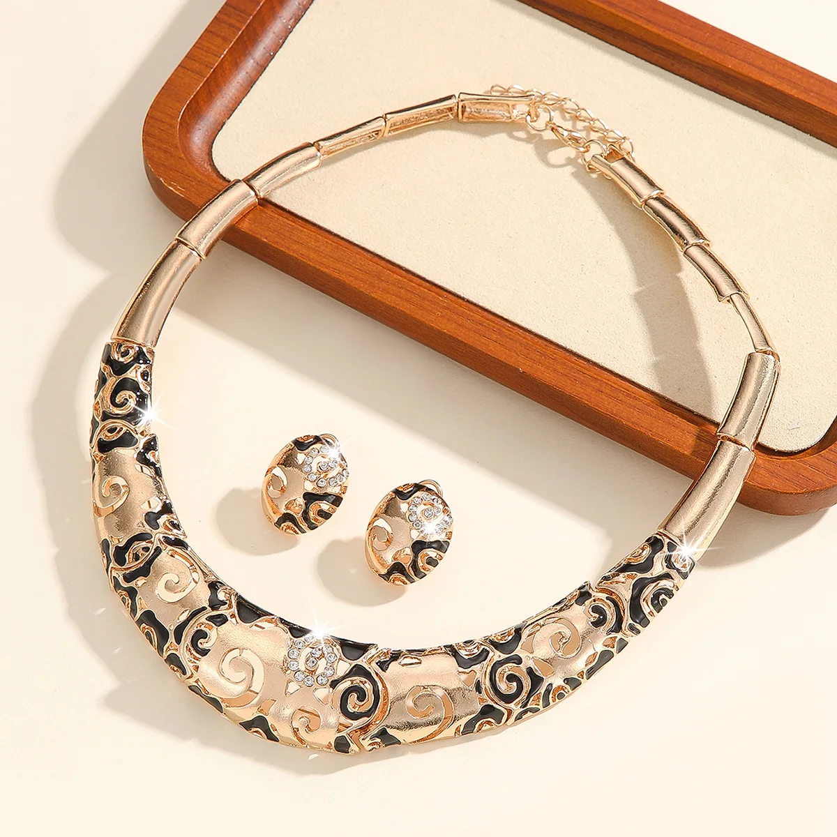 Flange Craft Court Vintage Style Gold Color Red Black Necklace Earrings Jewelry Set for Woman