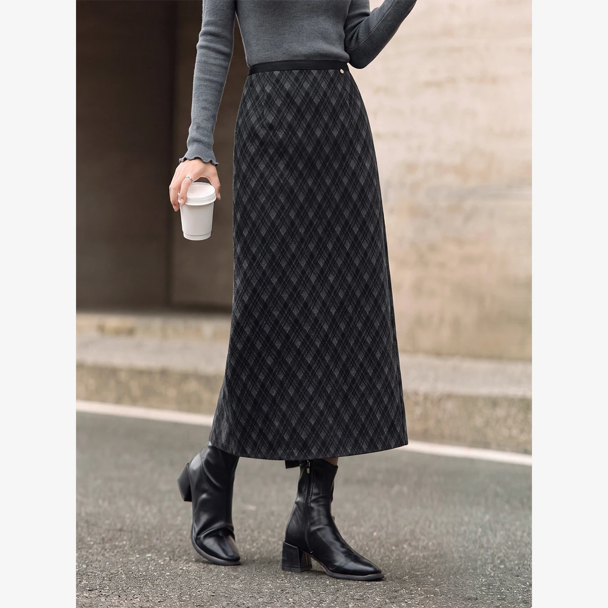 VIMLY Vintage Plaid High Waist Straight Skirts Women 2026 Fall New Fashion Versatile Back Slit Long Skirt Female Clothing 31858