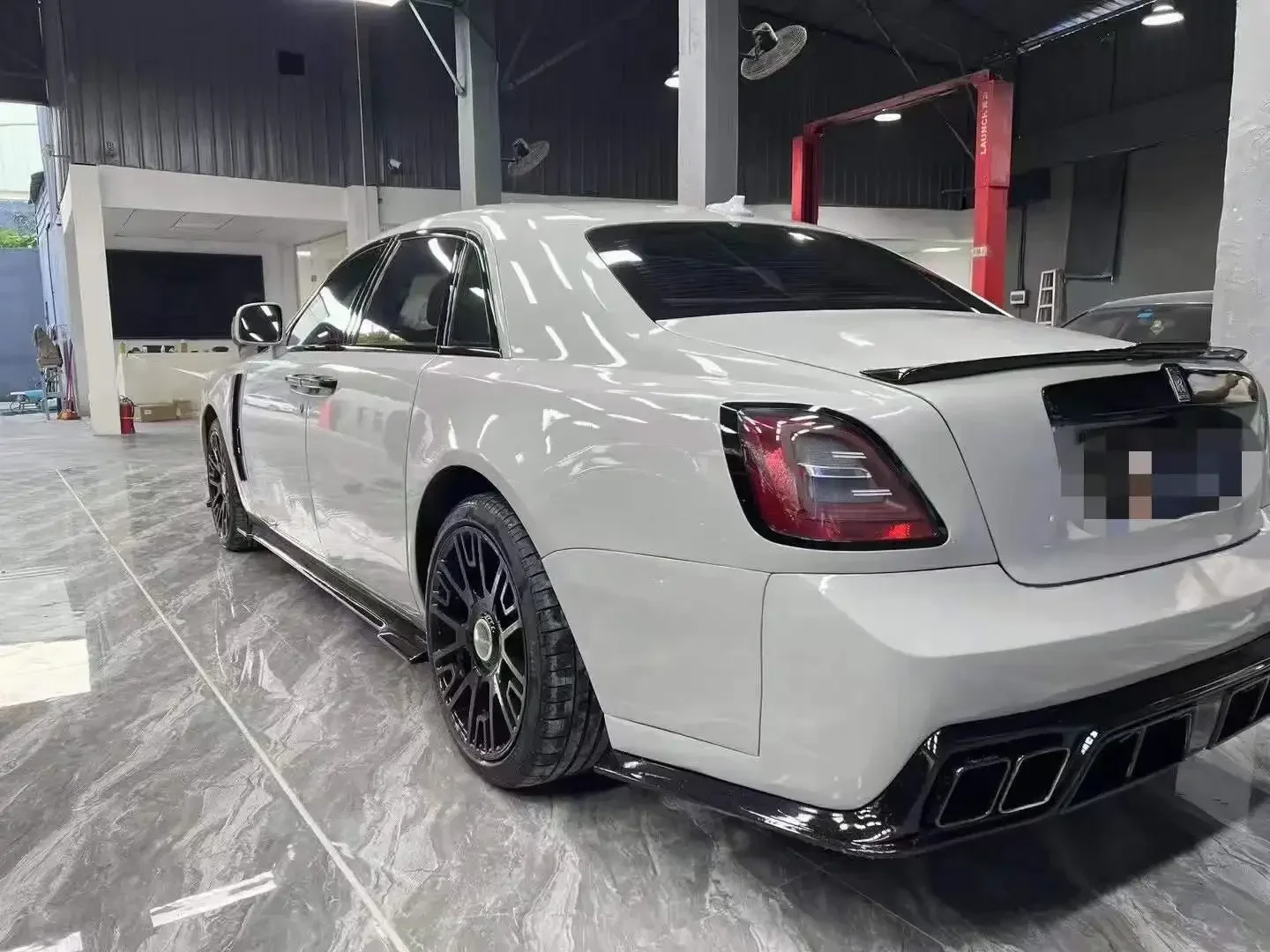 قطع غيار السيارات عالية الجودة لـ Rolls-Royce Ghost ترقية MSY طقم هيكل المواد الألياف الزجاجية القديمة إلى نظام قطع غيار السيارات الجديد