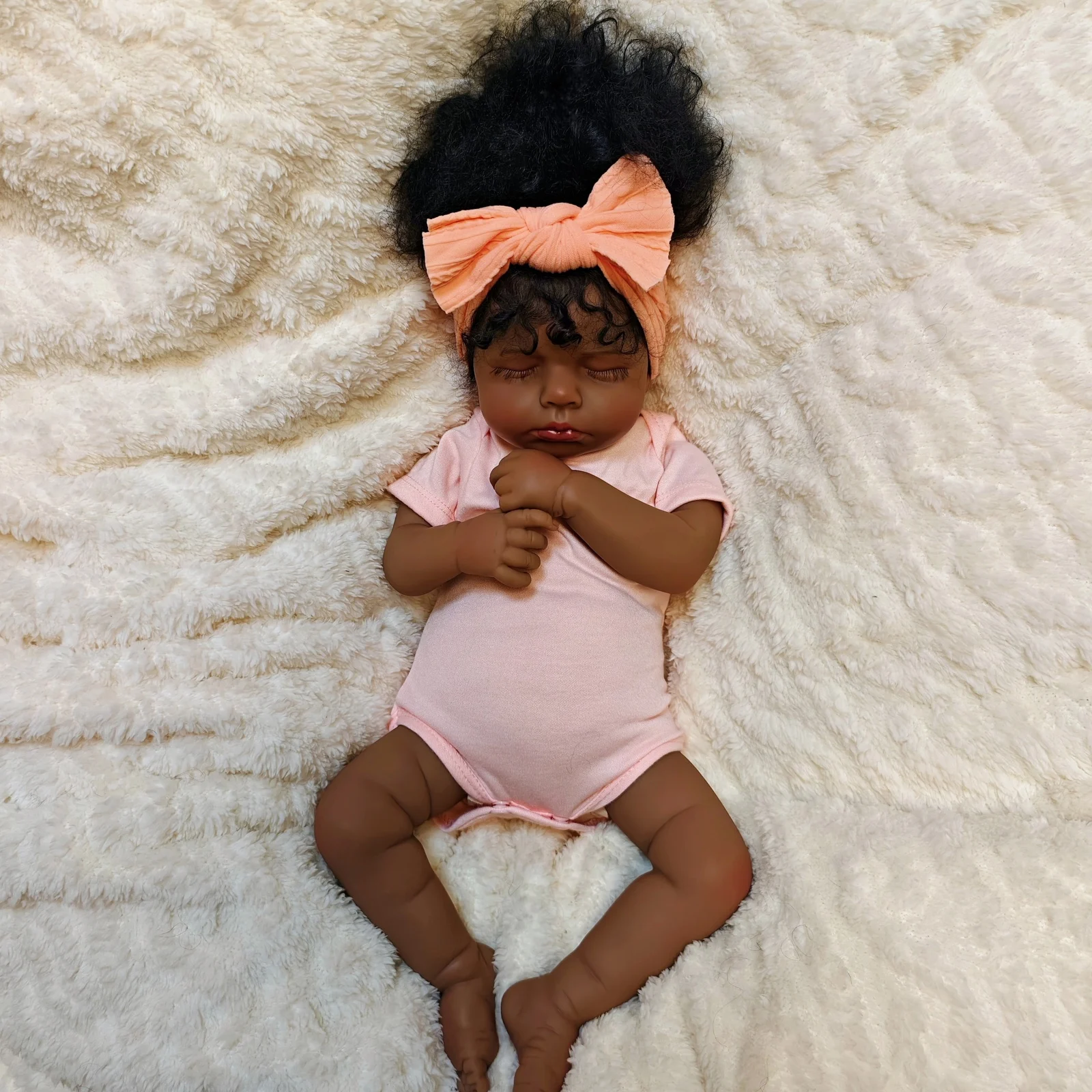 Risbecko Muñeca Reborn Negra Realista de 20 Pulgadas - Muñeca Corporal de Tela Suave Afroamericana - Regalo de Cumpleaños/Regalo de Navidad