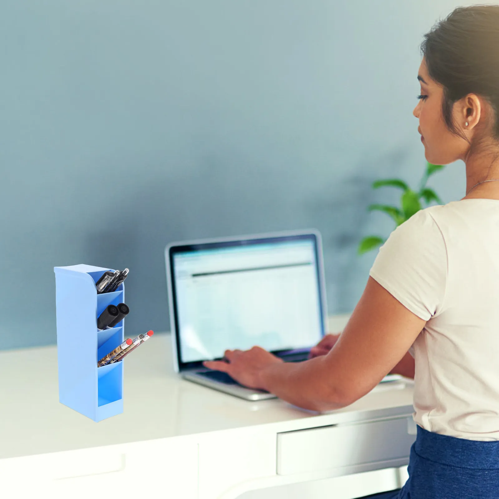 

Набор из 2 наклонных пластиковых подставок для ручек, настольный органайзер для хранения, подставка для карандашей, канцелярские принадлежности для офиса