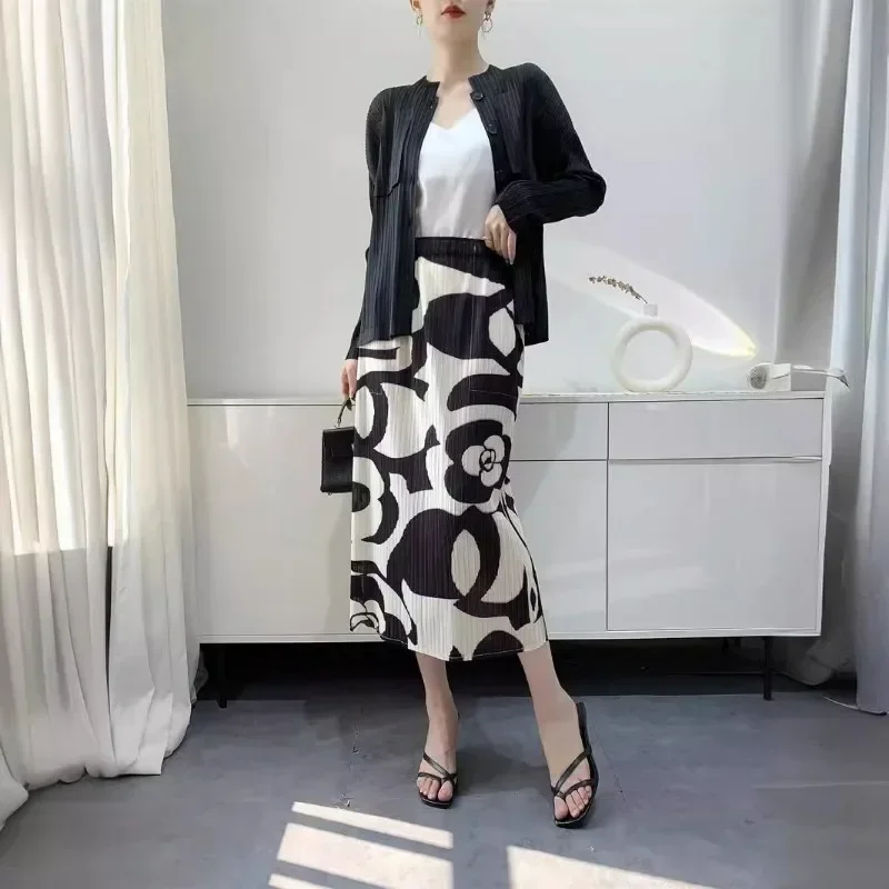 

Miyake Pleated Printed Half Skirt, Summer Women's Slimming Black and White Contrasting Straight Skirt