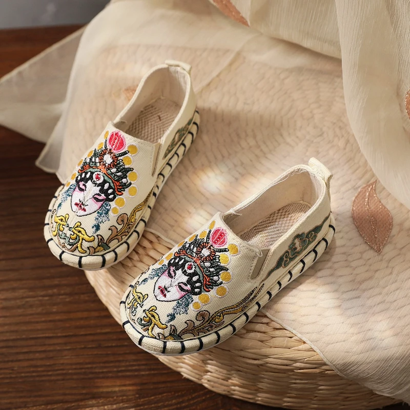 

2025Осенняя новая детская обувь с вышивкой в этническом стиле, удобная нескользящая повседневная обувь ручной работы для девочек, универсальная парусиновая обувь в стиле ретро для мальчиков