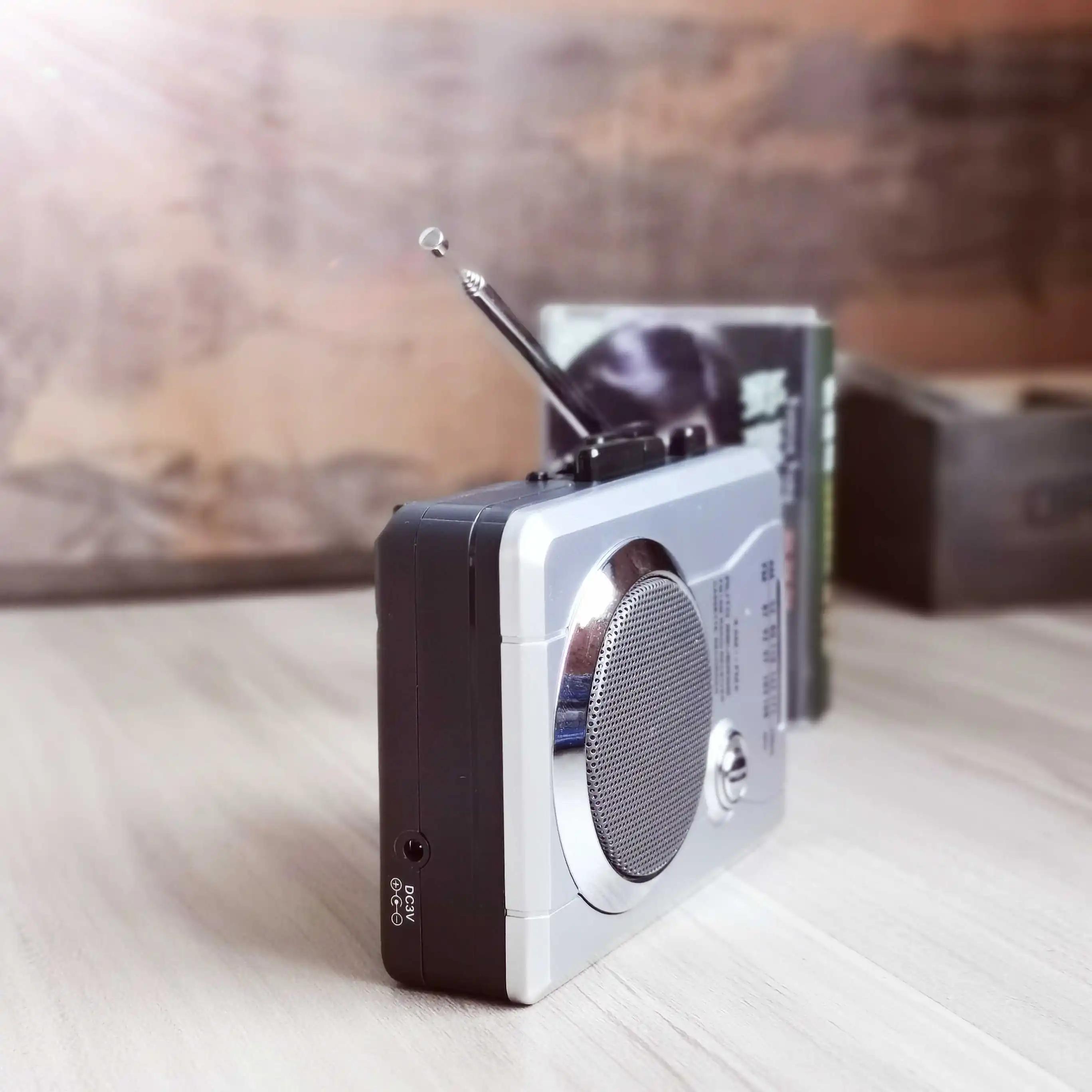 آلة شريط Walkman المحمولة آلة كاسيت قديمة الطراز راديو واحد في الهواء الطلق حزام خلفي أوتوماتيكي