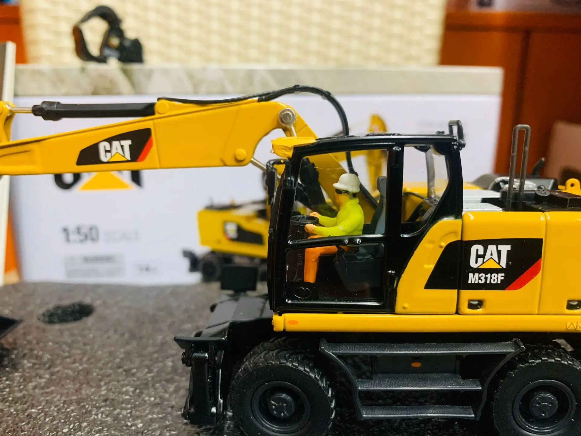 M318F Wheeled Excavator 1/50 Scale DieCast Model DM85508 New Box