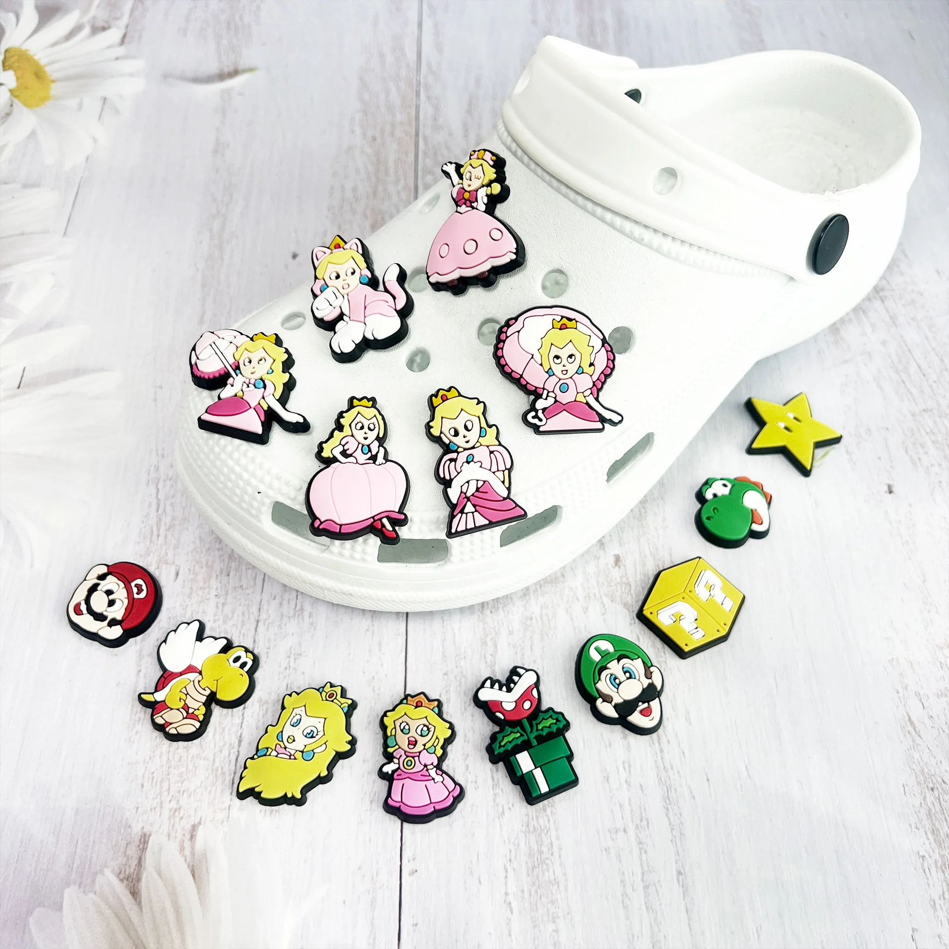 16pcs Mario Princess Peach Shoe Charms scarpa fiore Cartoon accessori per scarpe divertenti Fit Croc Clog decorazioni fibbia regali Unisex