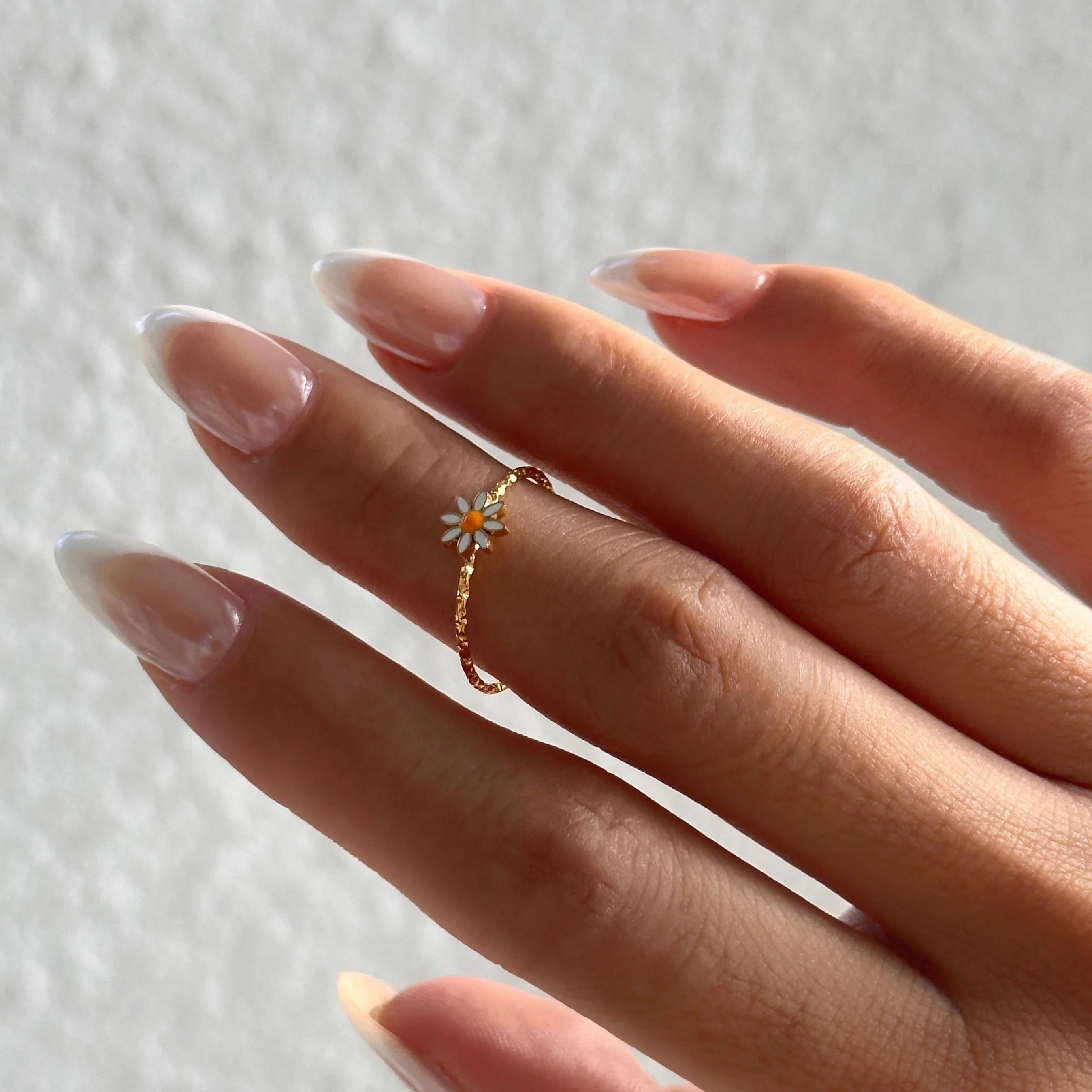 

DASEIN 2025 Summer New Sweet Daisy Drop Glue Ring 18k Pvd Gold Plated Stainless Steel Ins Trendy Jewelry Accessories for Girls