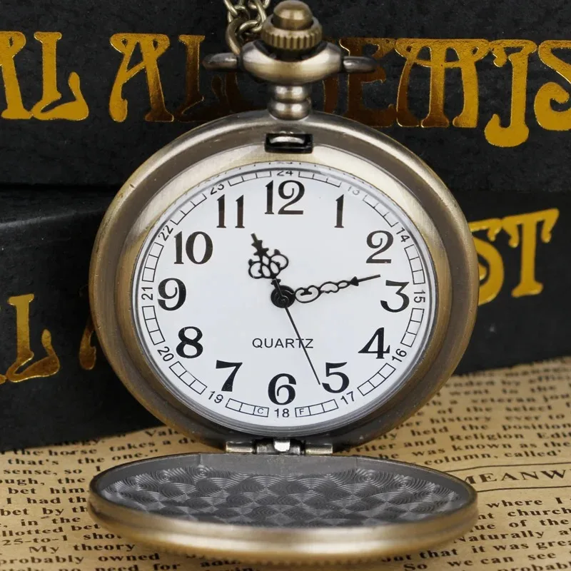 Bronze Retro Wolf Engraved Quartz Pocket Watch Clamshell Style Men and Women Vintage Necklace Watch Pendant Accessories