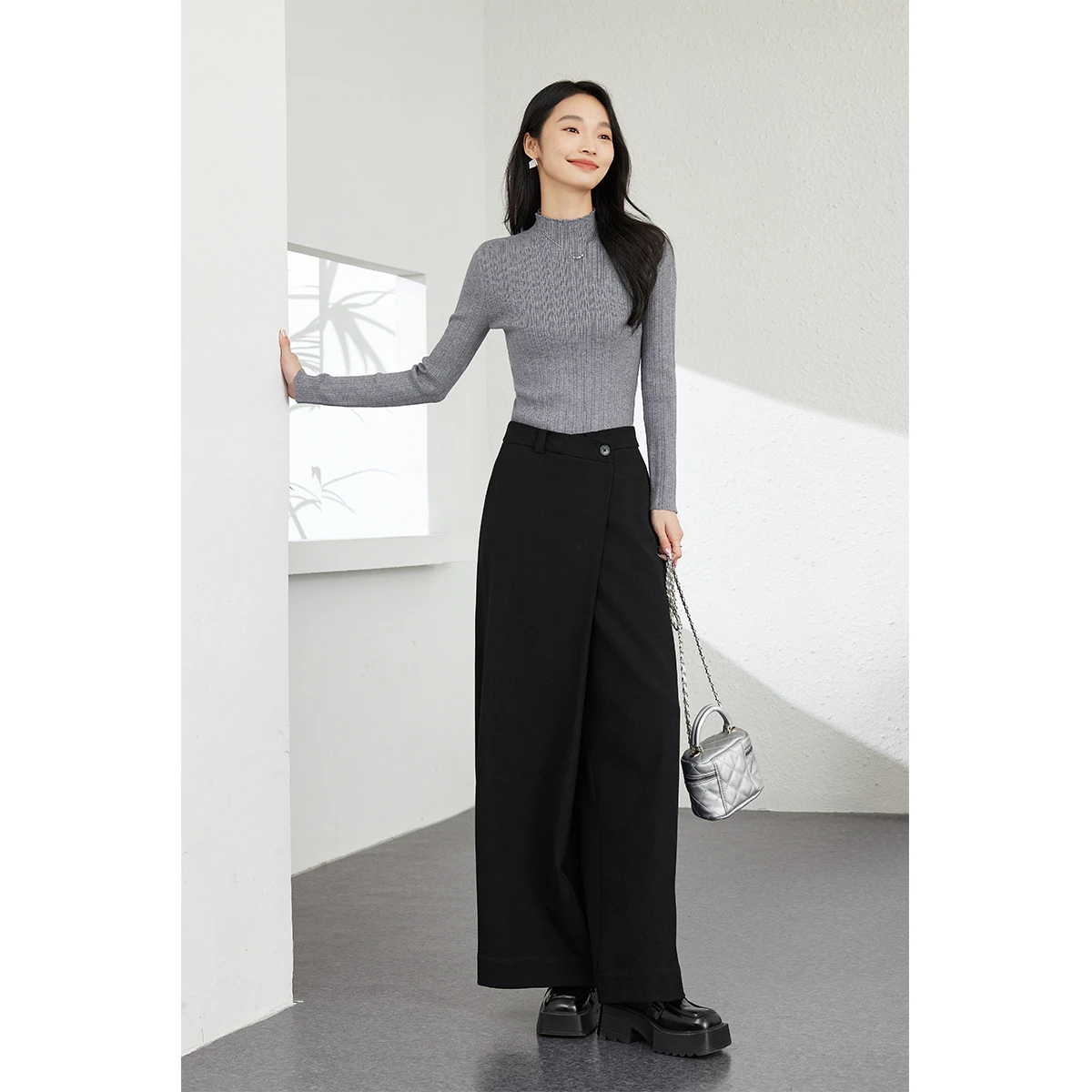 VIMLY سترة نسائية غير رسمية برقبة وهمية لخريف 2025 بلوفرات متينة متعددة الاستخدامات بسيطة بأكمام طويلة ملابس علوية ضيقة للسيدات 73531