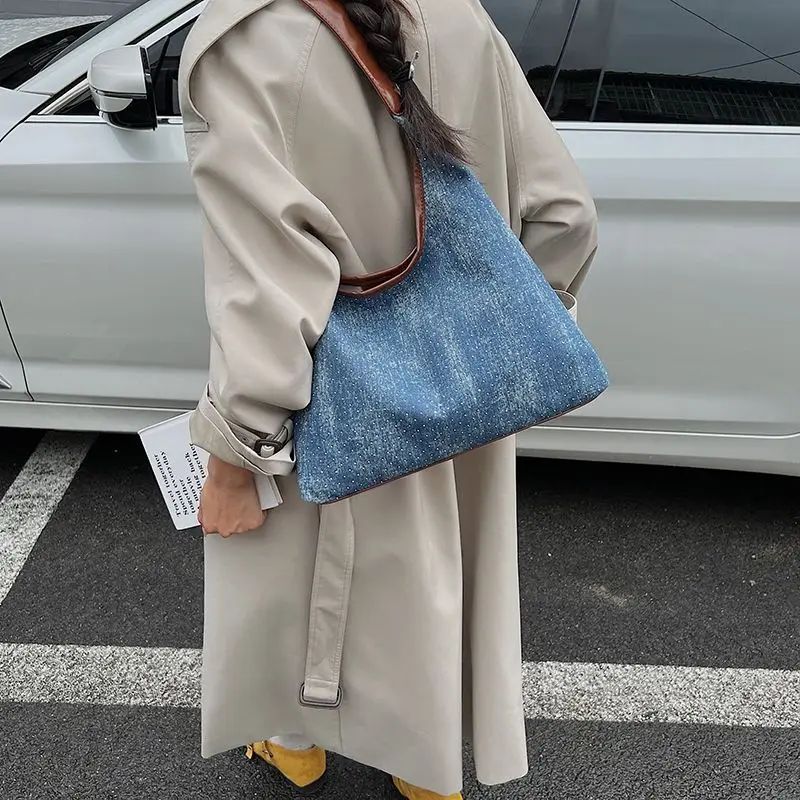 

New Women's Large Capacity Tote Underarm Bags 2025 Single Shoulder Retro Casual Versatile Commuting Fashionable Bag