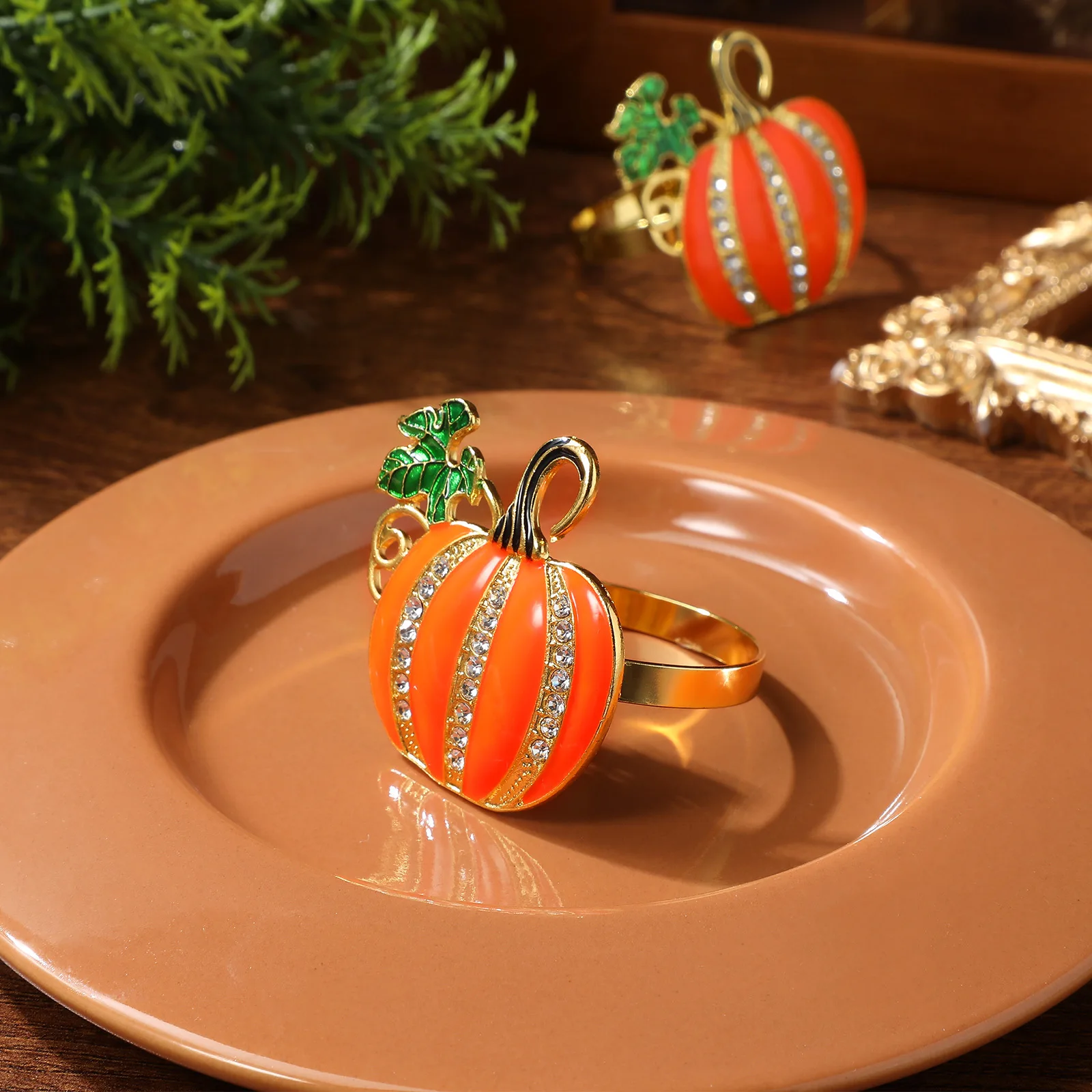 

4pcs Pumpkin Buckle Alloy Harvest Festival Napkin Rings For Party Table Decor Dinner Napkin Holders Holiday Gift Tissue Buckle