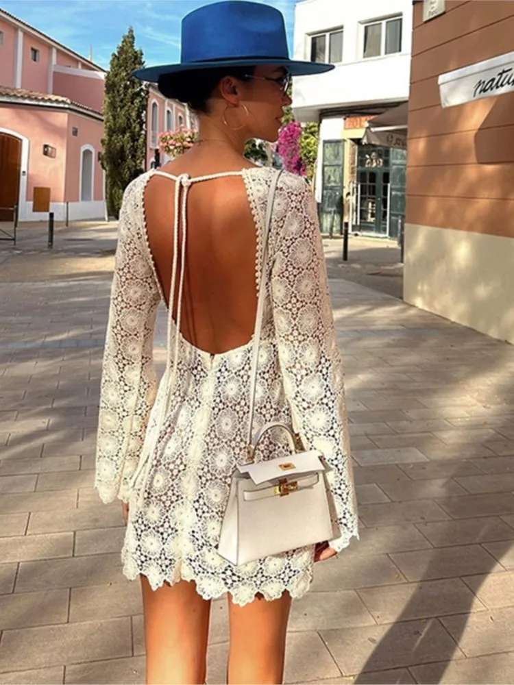 ชุดคลุมชายหาดสไตล์โบฮีเมียนสุดเซ็กซี่ คอทรงโอ แขนยาว ผ้าถัก ตัดเว้า  ชุดมินิเดรสสำหรับฤดูร้อนปี 2026 เหมาะสำหรับผู้หญิงใส่ไปเที่ยวทะเล ชุดคลุมชุดว่ายน้ำ