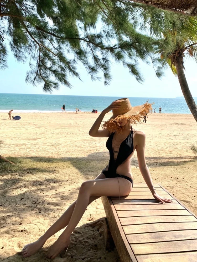 

Hebe Summer High-End Sexy Bikini One-Piece Thermal Beach Vacation Swimsuit Exposing Waist Slimming Chain Design