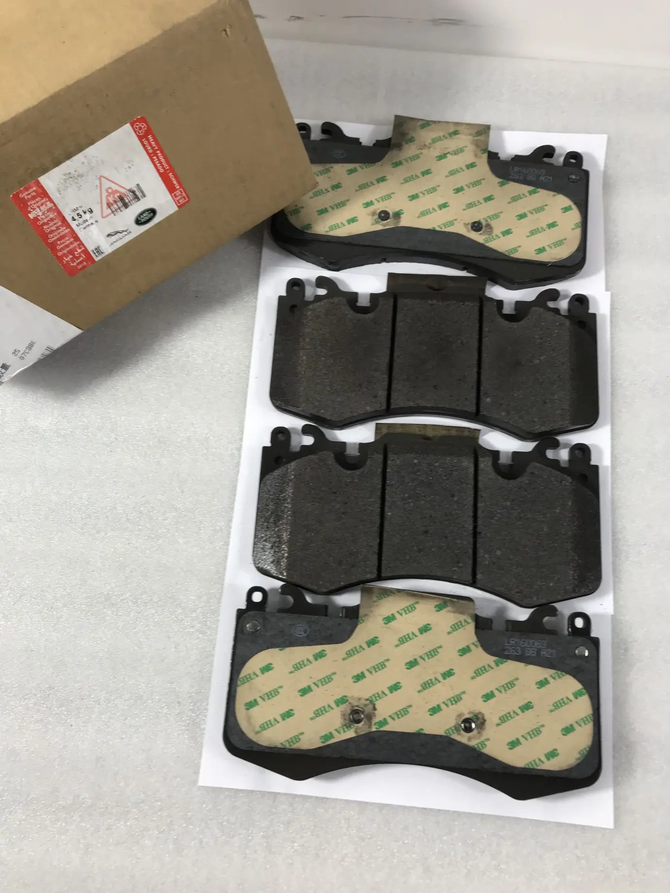 

Land Rover high performance brake pads are applicable to Land Rover 4.4t and 5.0t models lr020362 lr093886 lr114004 lr160069