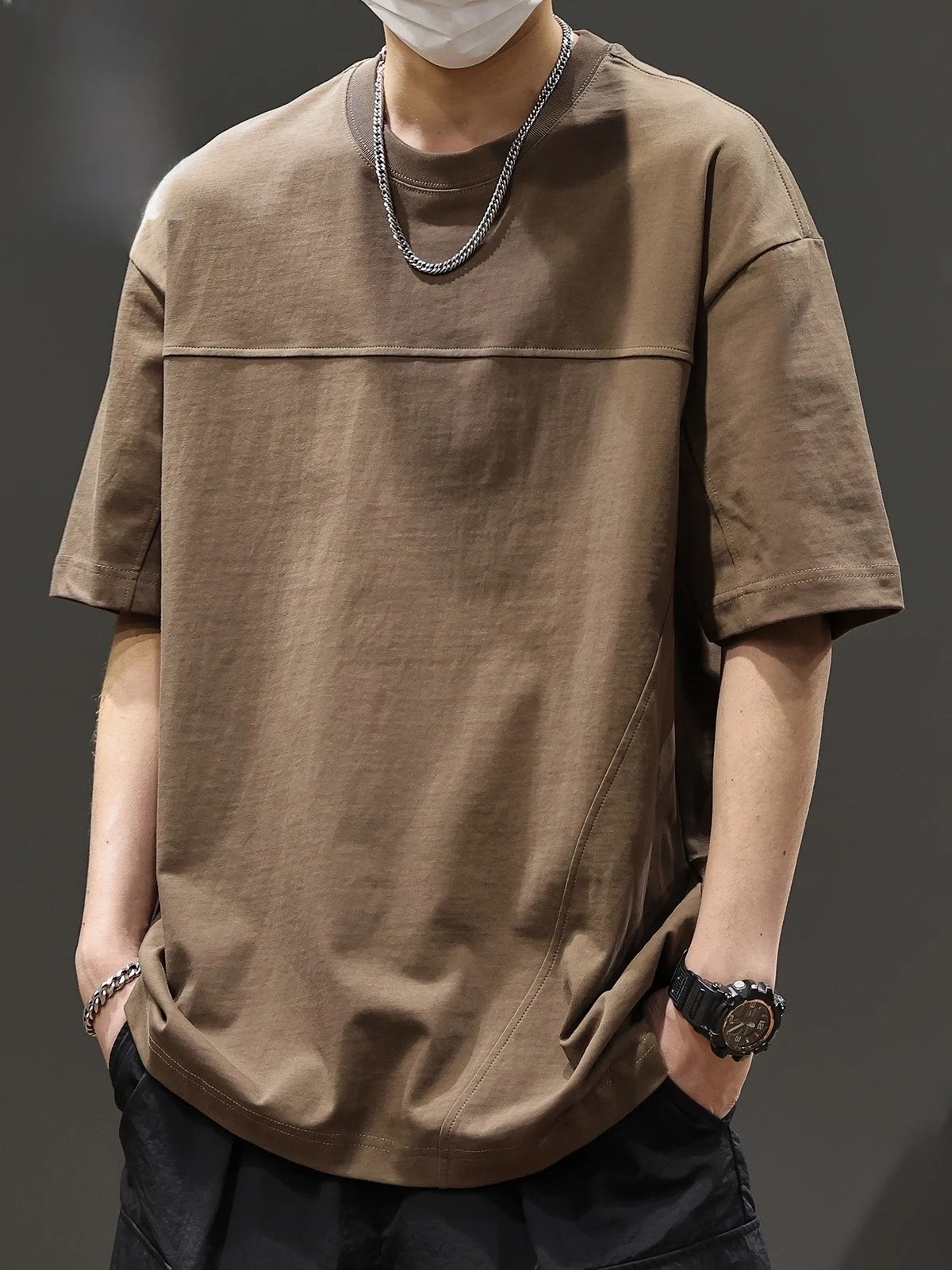 

Ретро-футболка из хлопка для мужчин, универсальная, летняя, модная, свободного кроя, не мнется, молодежная, однотонная.