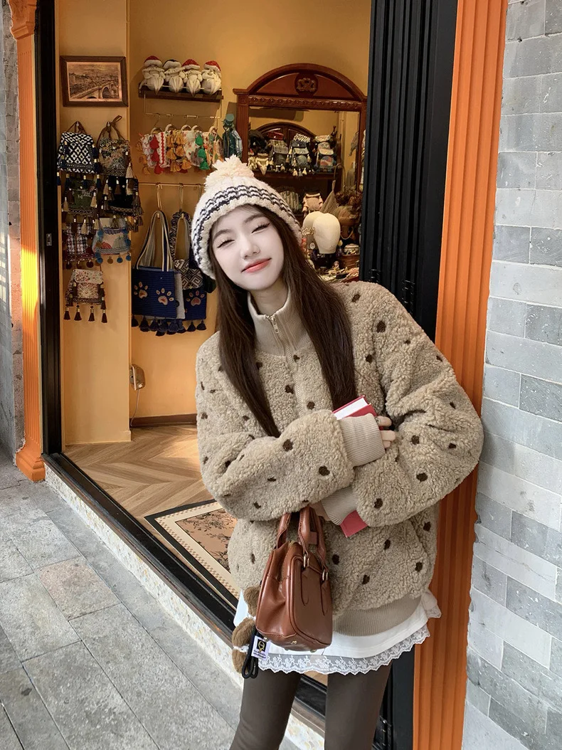 معطف نسائي كوري من الفرو الصناعي من الجلد والفرو الحلو منقوش بنقطة مموجة منقوشة معطف طويل بسحاب Sve