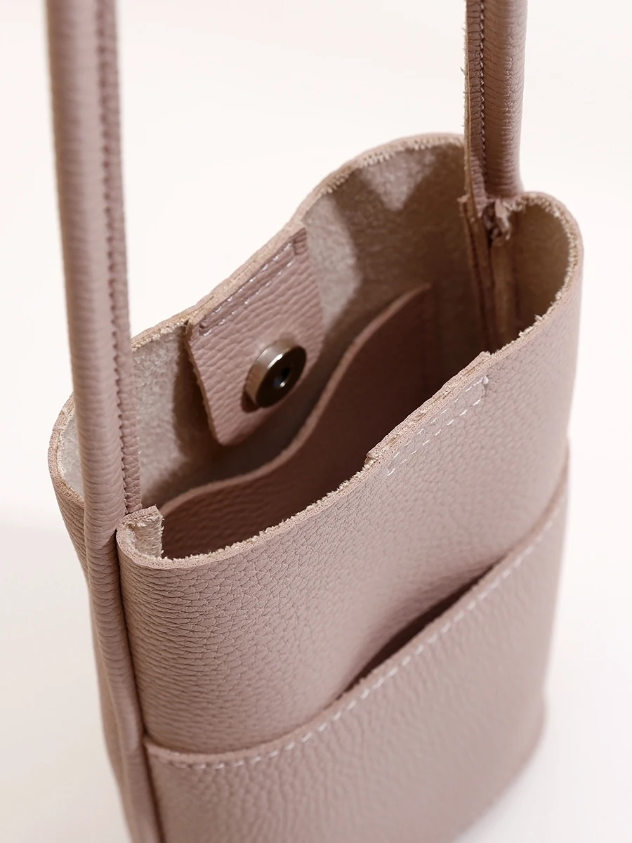 

Женская косая сумка из мягкой кожи, модный коврик, новая модель, летняя сумка для мобильного телефона, прочный синтетический интерьер, магнитная...