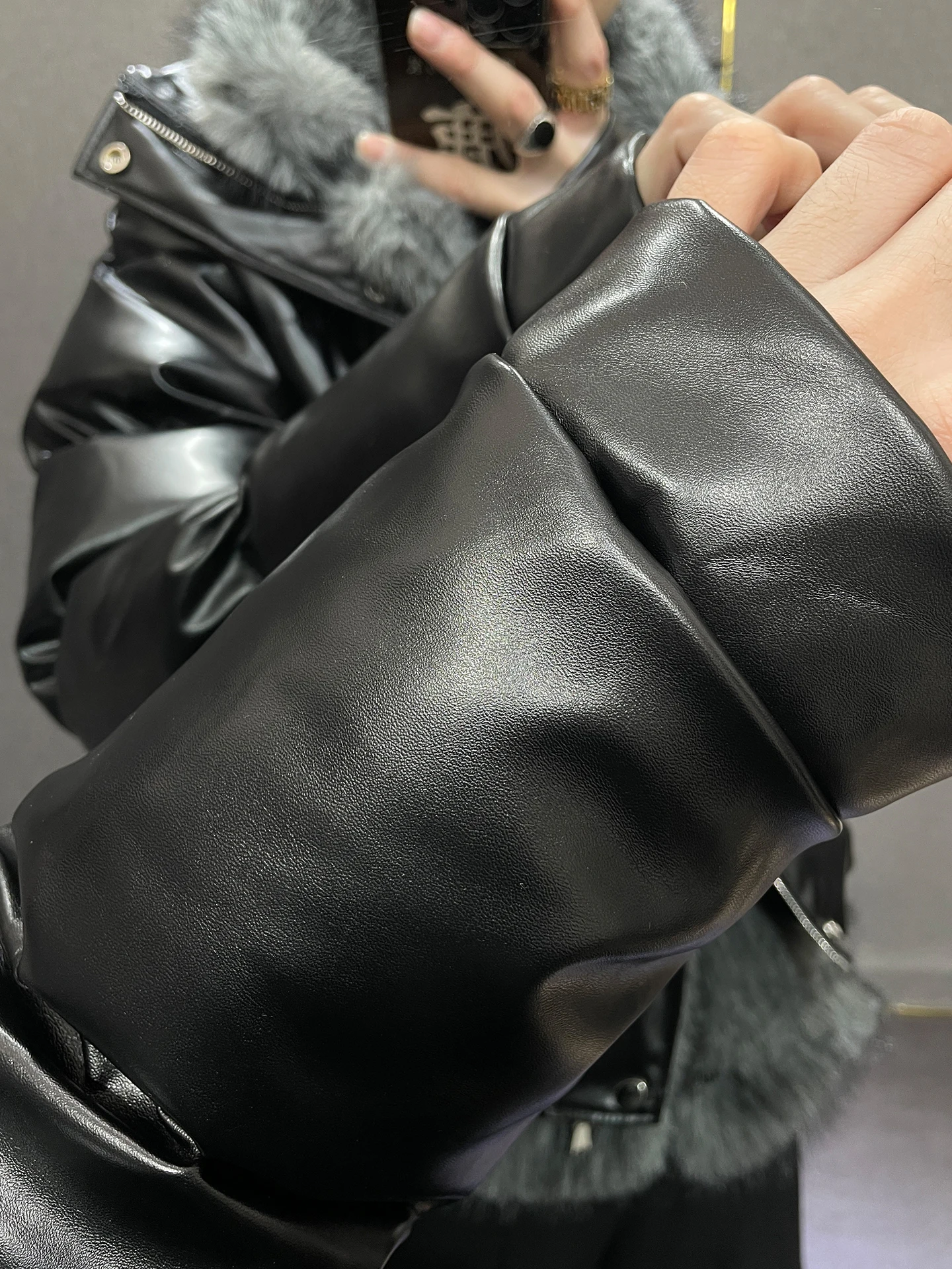 سترات عصرية للرجال مكونة من قطعتين موضة شتاء 2025 جديدة من جلد البولي يوريثان بياقة من الفرو الصناعي سترات سميكة عصرية دافئة أنيقة سترات #5