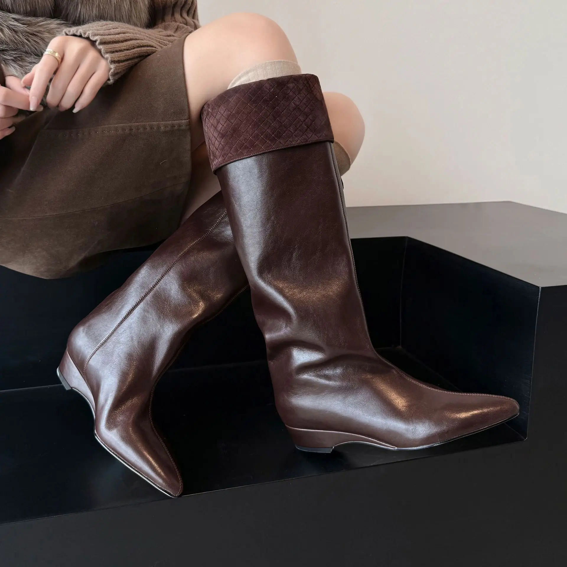 Maillard brown rhombus flanged piled boots women's 2026 autumn and winter new pointed low-heeled pleated high boots
