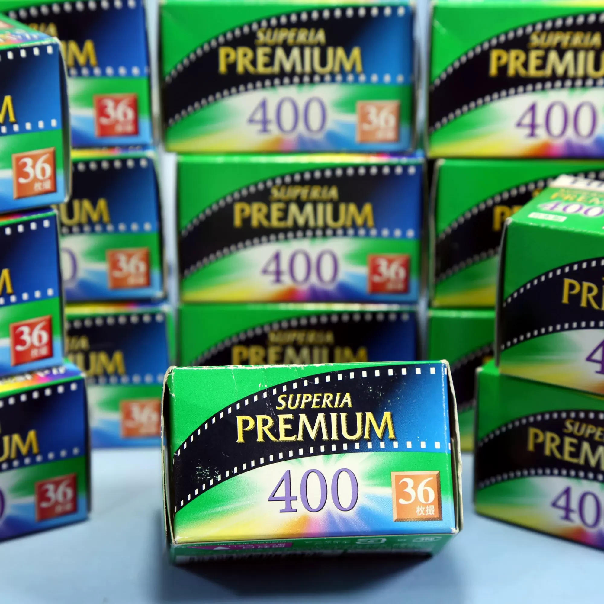 Película de 35 mm Fujifilm Superia Premium 400, película en color de 36 exposiciones (edición mejorada Xtra 400) para cámara de formato 135 - Fecha de caducidad: 2027