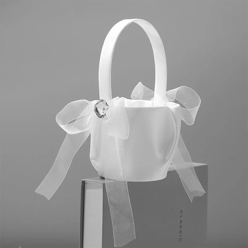 Romantic White Flower Basket Wedding Flower Child Scatter Flower Basket Western Wedding Wedding Senior Sense Jewelry