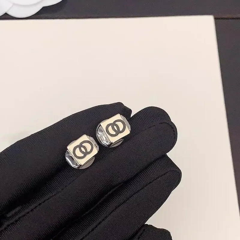 منتج جديد: السكر والماس، شخصية، راقية، فاخرة خفيفة، نرد مربع جديد، أقراط، أنثى