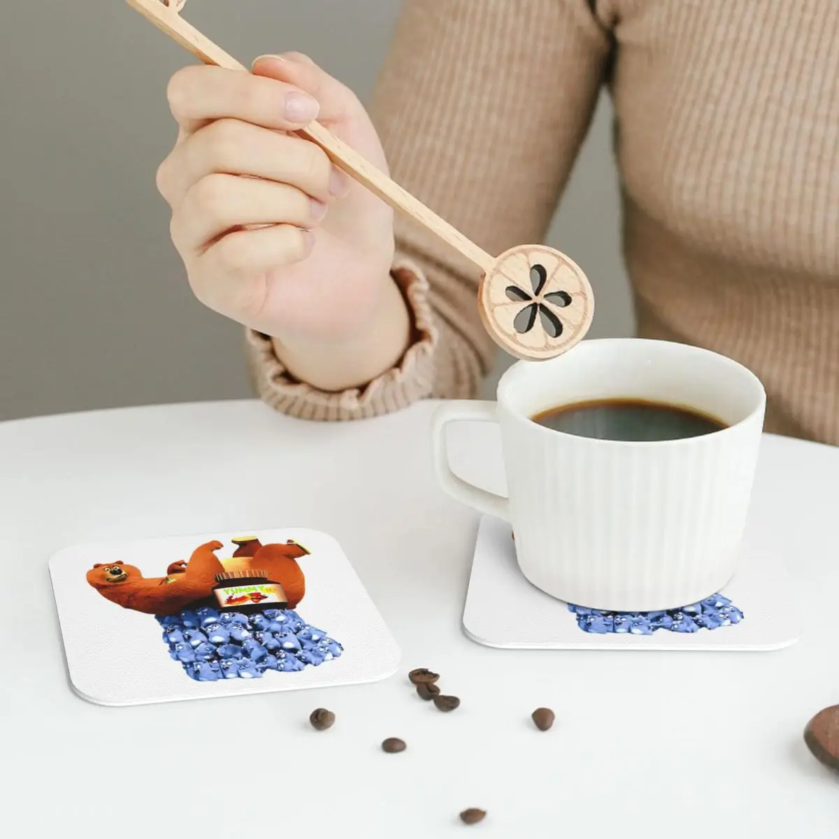 

Анимация Гриззи и Леминги, подставки с героями мультфильмов, аниме, кожаные салфетки, водонепроницаемые изоляционные кофейные коврики для подушечек, набор из 4 шт.