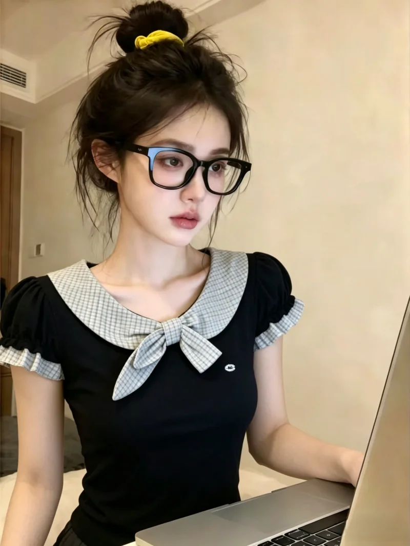 

Sweet Slim Fit Short Sleeve T-Shirt with Bow Knot Design Korean Style Commute Suitable for 18-24 Years Old Women