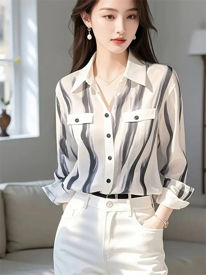 

Белая рубашка в полоску во французском стиле, новинка весны 2026 года, уникальная и нишевая повседневная женская рубашка, визуально стройнит и придает элегантность.