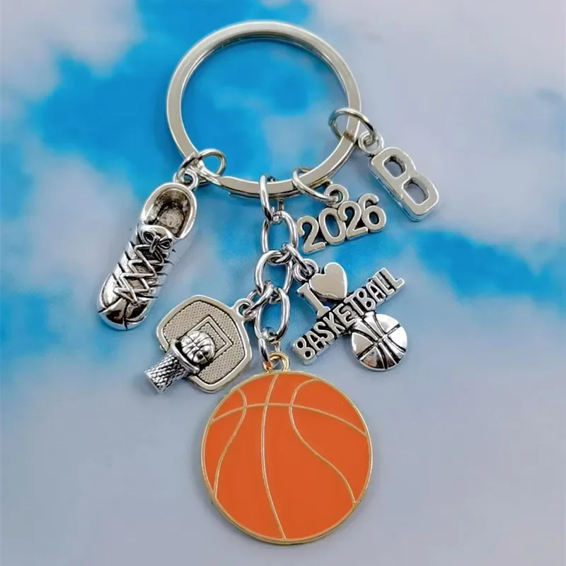 Llavero con colgante de baloncesto I Love para hombre, joyería de coche hecha a mano con letras de A-Z, regalo de recuerdo, nueva moda