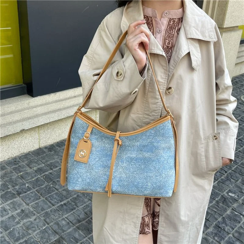 

Luxury Women's Hand Bags Made Of Premium Leather Boasting Casual Famous Daily Style​