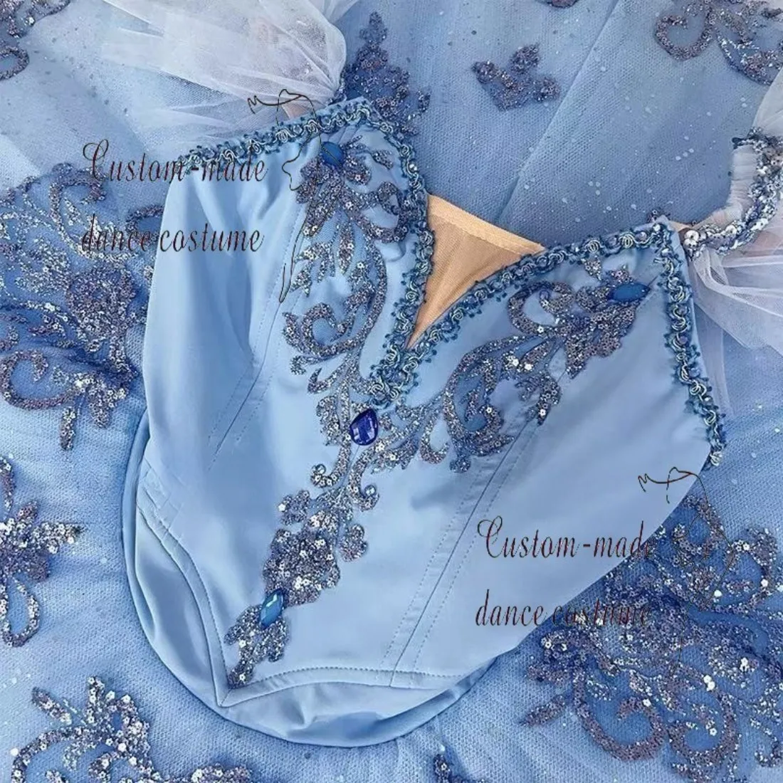   Professionelles, himmelblaues, verziertes Tutu für Ballettwettbewerbe