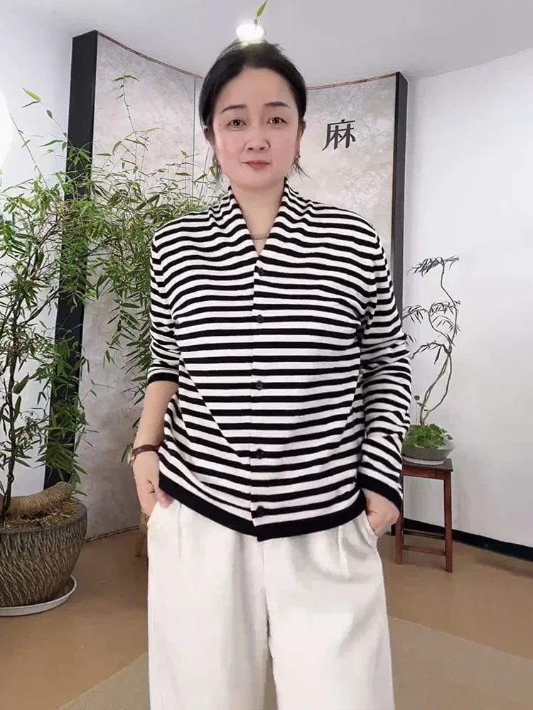 

Han Han Han Knitted Open Cardigan Women's V-neck Striped Jacket Casual Style Spring 2026 Black White Stripe Anti-aging