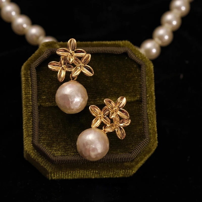 Exquisite Classic Vintage French Elegant High-end Niche Graceful Pearl Earrings with Timeless Charm for Women