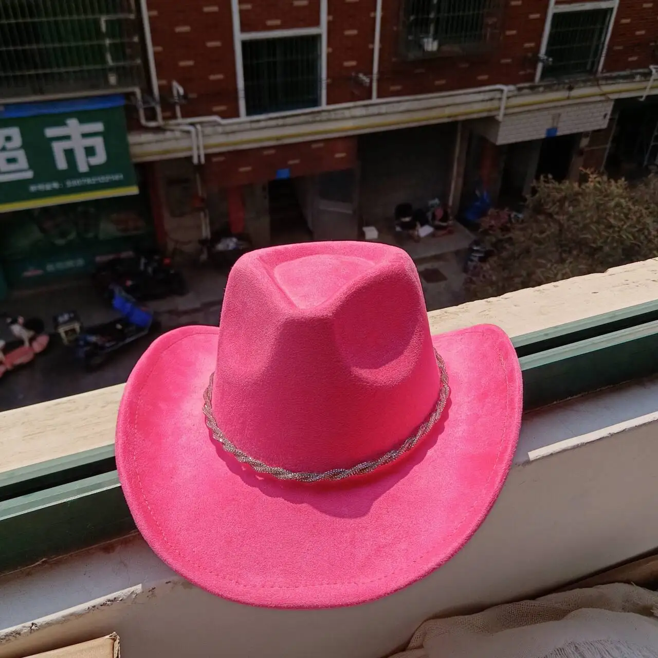 Suede cowboy hat western rhinestone chain wide brim cowboy hat sun hat trendy and stylish metal chain retro suede jazz hat