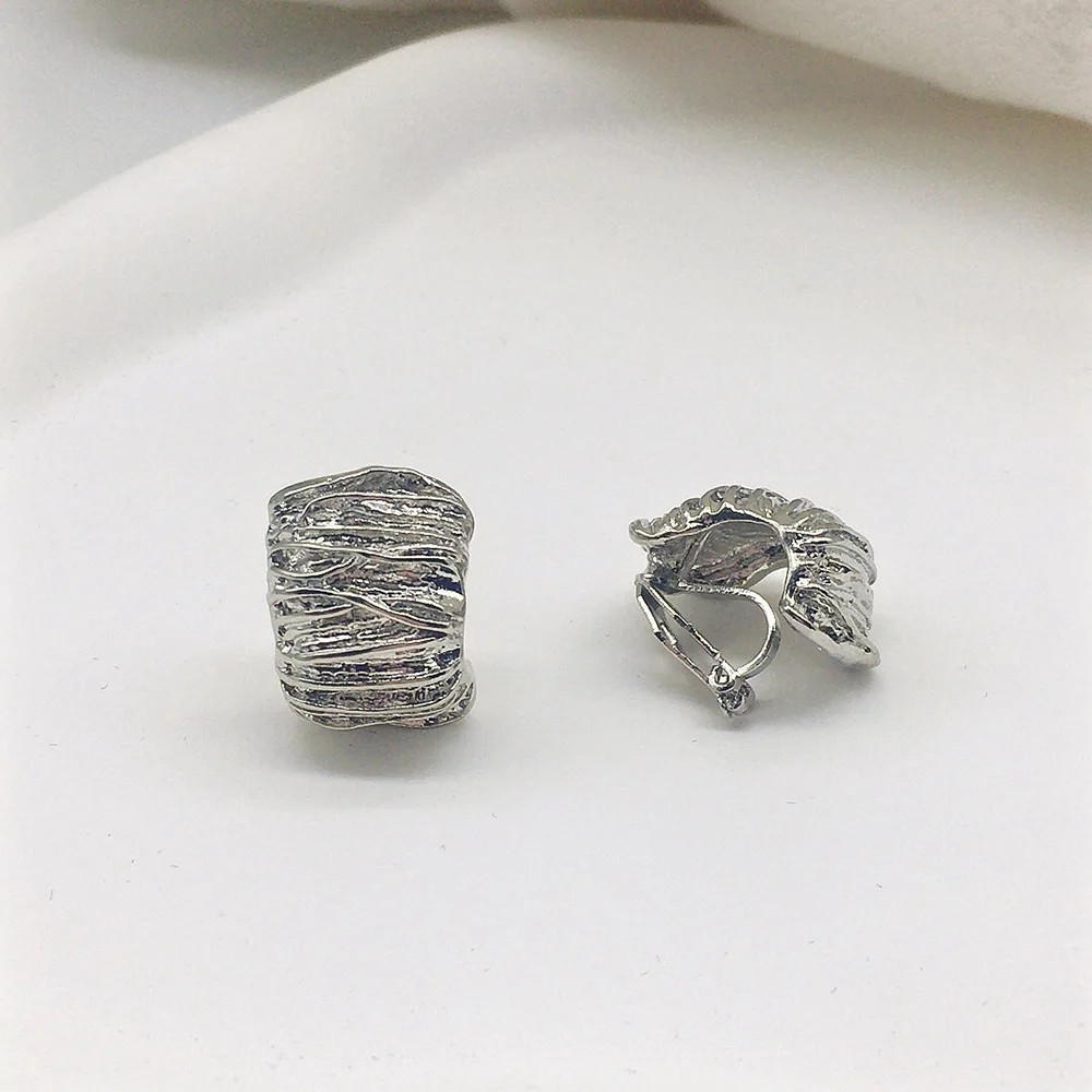 Geometric Metal Irregular Grain Clip on Earrings for Women Punk Style Personality Earrings Travel Party Jewelry Gift