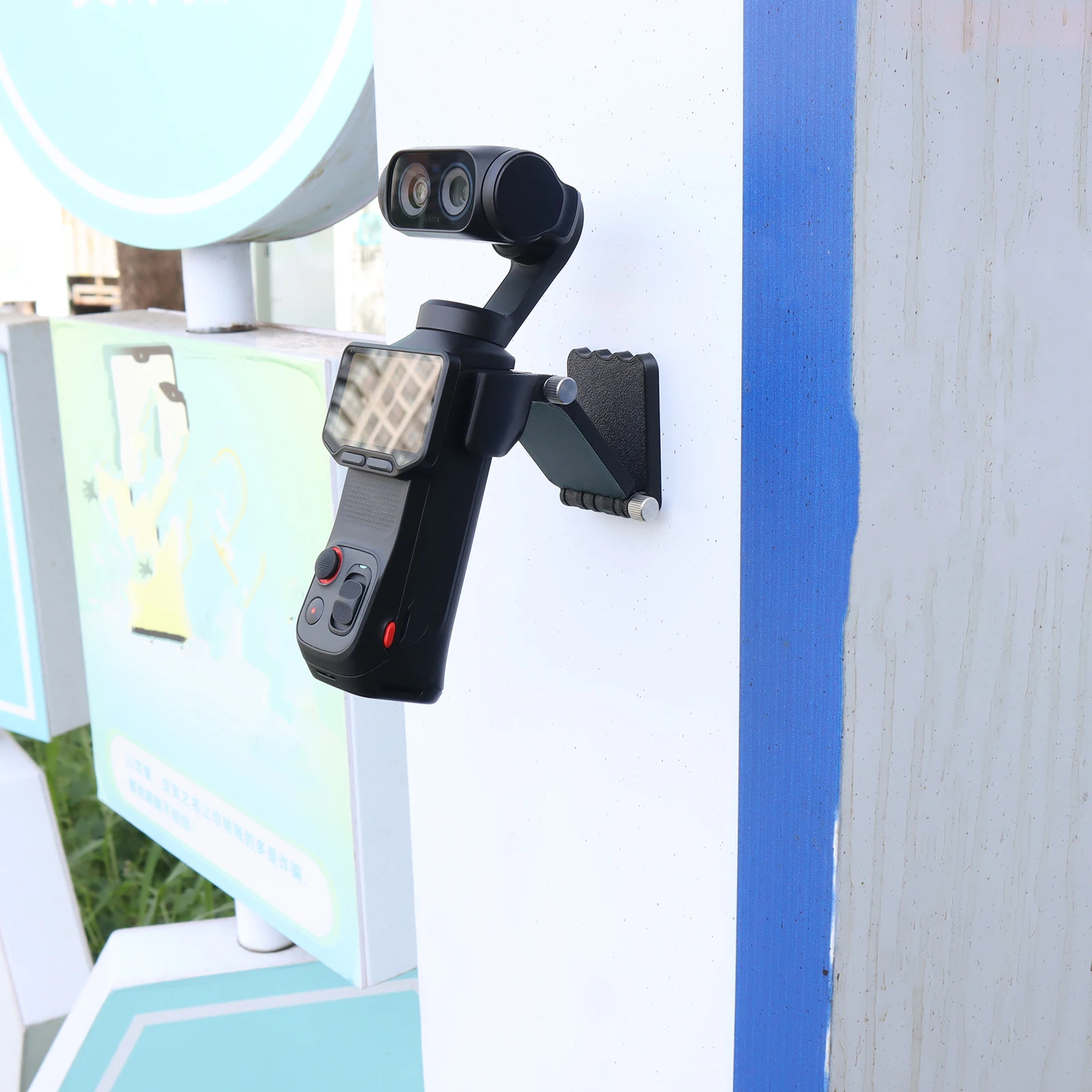 Foldable Magnetic Camera Mount For Insta360 Luna Ultra Features A Semi-Enclosed Design Enabling Quick Access To Your Device ​