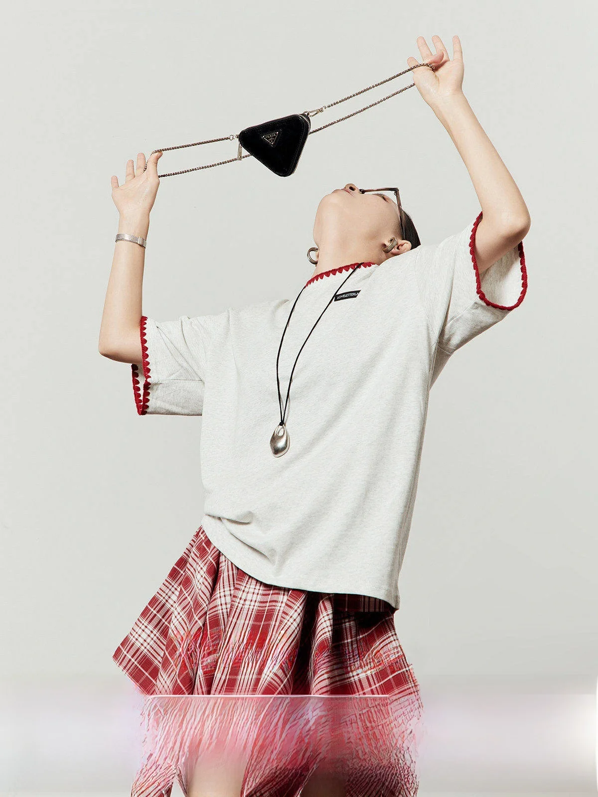 

Женская футболка с цветочным принтом, свободного кроя, с круглым вырезом, контрастных цветов, летняя, новая, повседневная, удобная, дышащая, с коротким рукавом