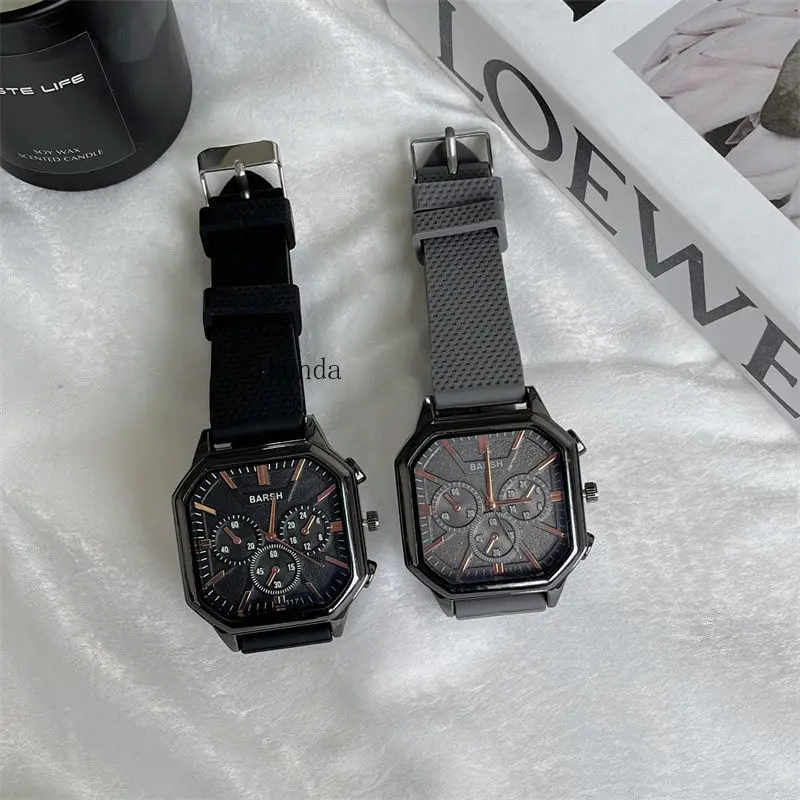 Montre modèle homme, grand cadran carré adolescent, tendance personnalisée et montre à quartz cool