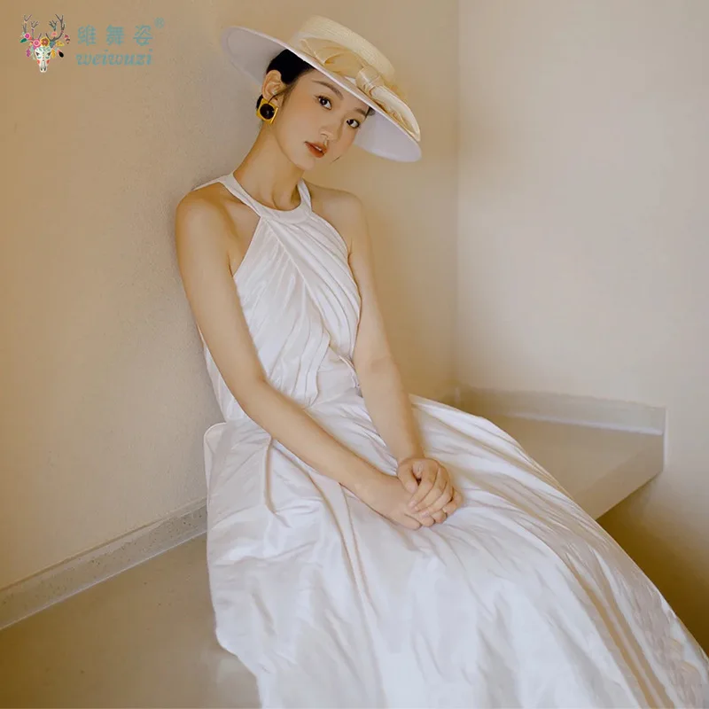 Französischer Stil, Satin, schlicht, A-Linie, kleines Schlepp-Brauthochzeitskleid, Temperament, rückenfrei, Outdoor, Hochzeit, Fotoshooting, Kleidung