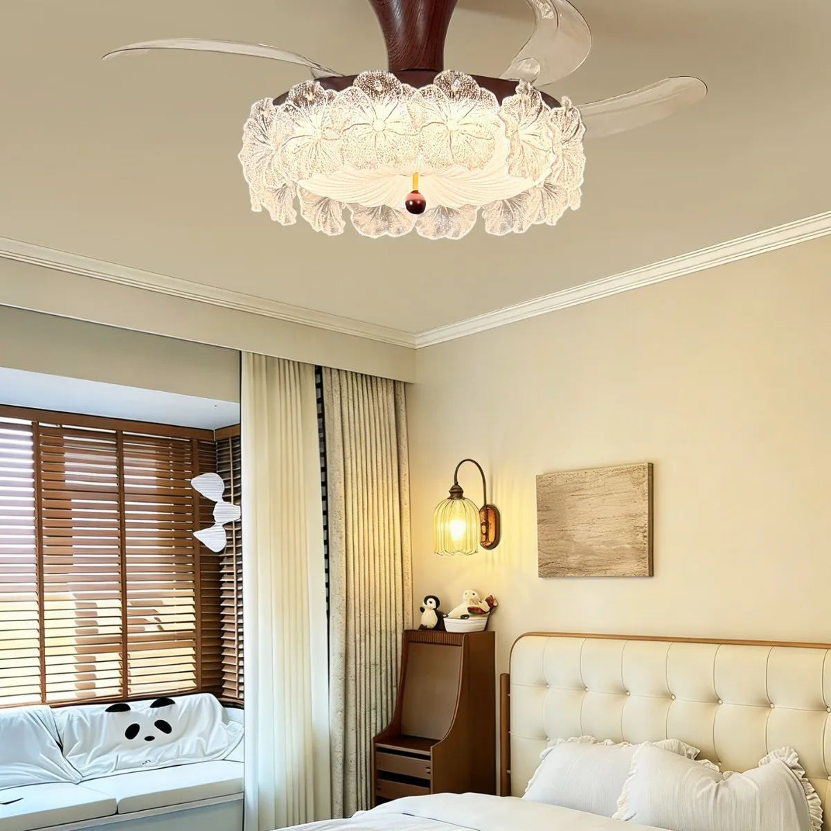 Bedroom fan light, vintage glass petal-like design, invisible and silent integrated ceiling fan light for dining room, children'