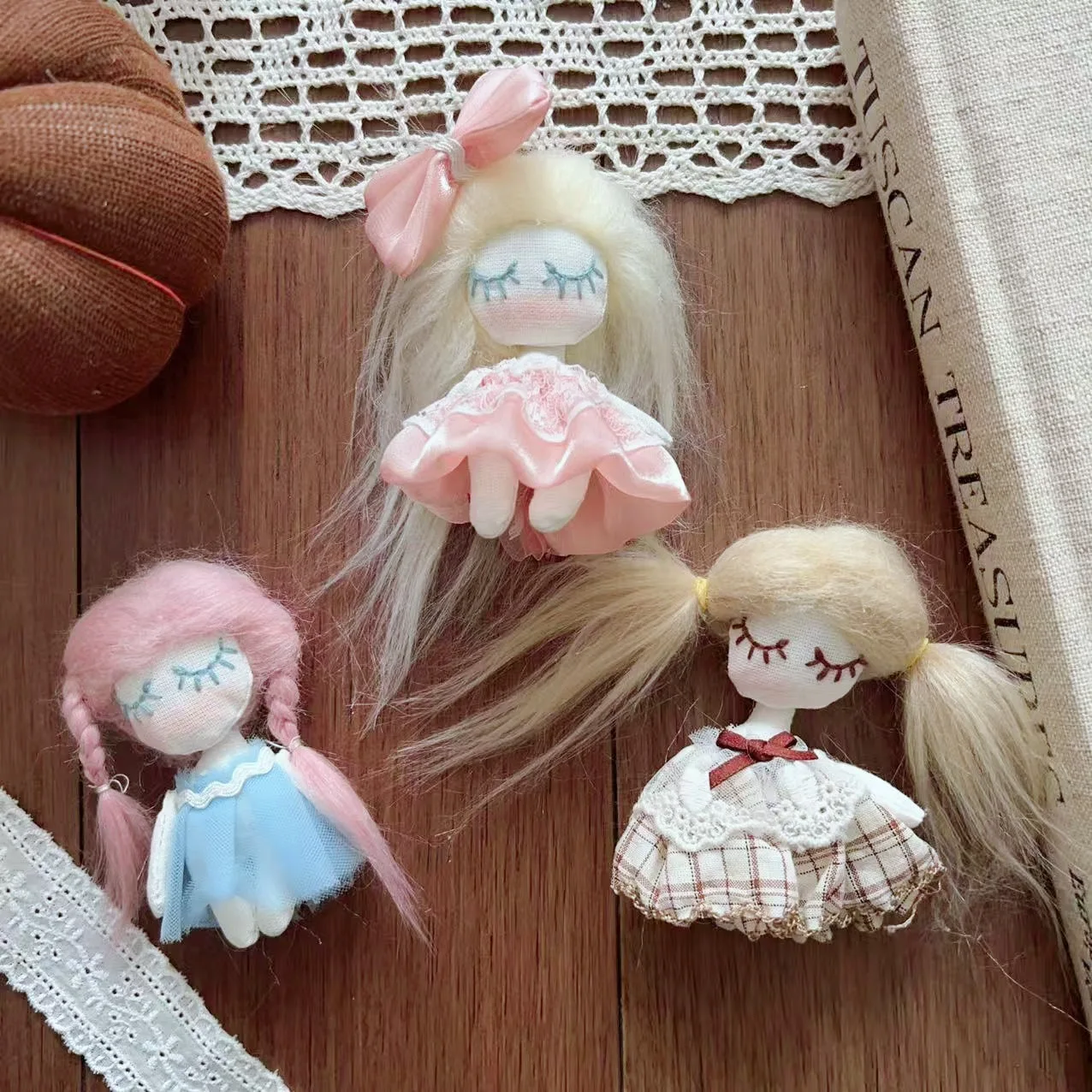 

Fabric Sweet Style Girl Doll Hair Clip Brooch Pin Bag Charm for Bag Phone Case Clothing Embellishment Premium Quality