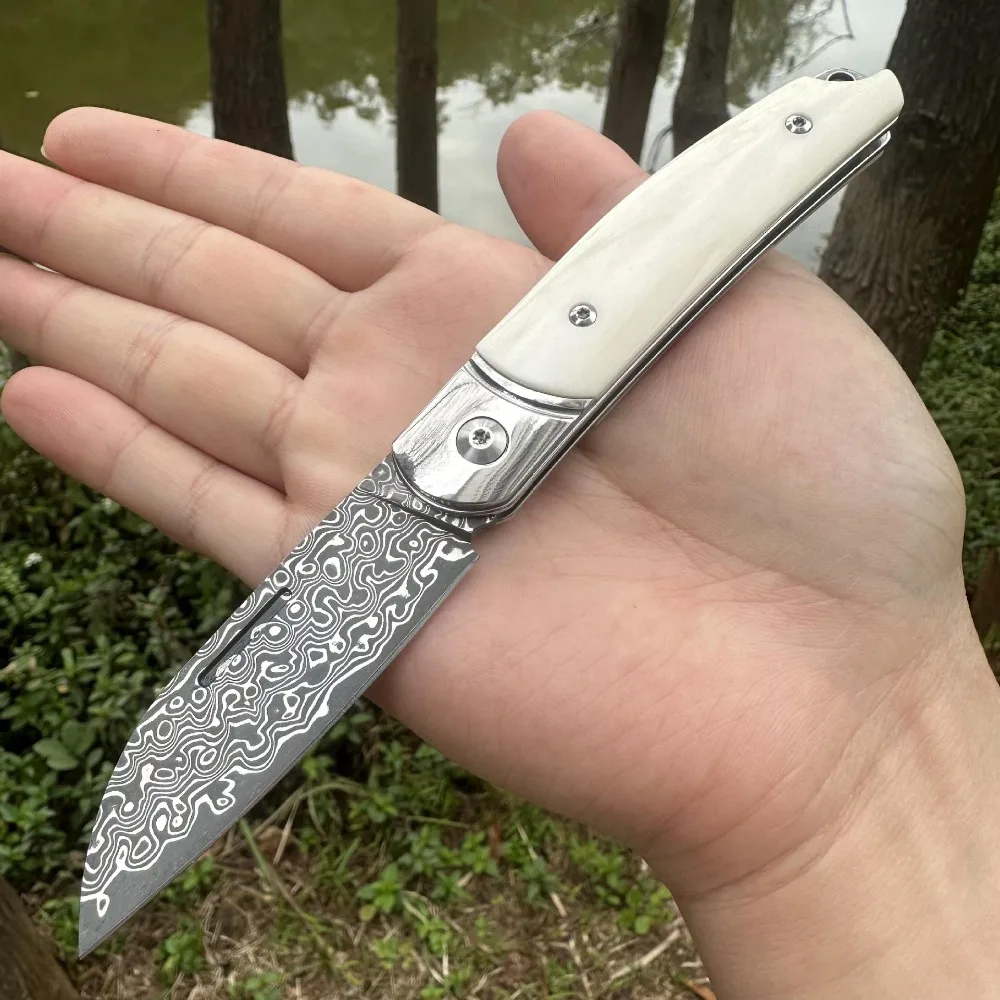 

No lock) Selected cow bone handle Damascus VG10 blade folding knife finely polished smooth grip